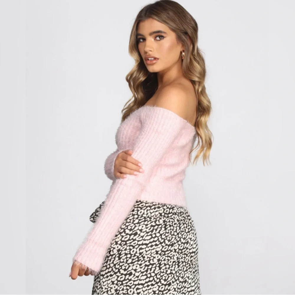 🚫SOLD🚫NWOT Windsor off the shoulder eyelash/ fuzzy knit cropped sweater sz M - Picture 3 of 10